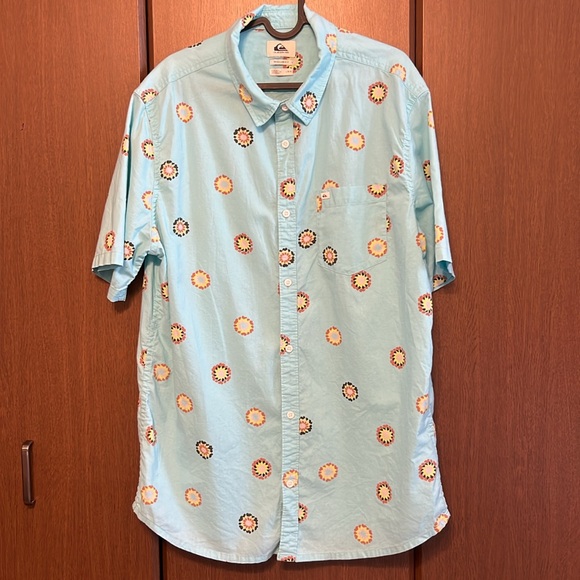 Quicksilver and Billabong long sleeve/shortsleeved button up. Size men’s large - Picture 6 of 9